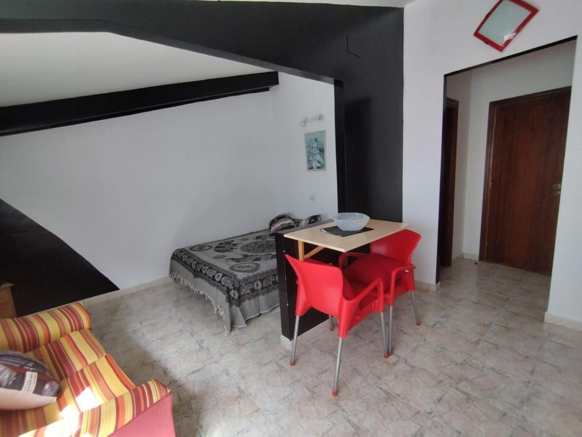 Apartamentos Blanco Y Negro A Guarda Luaran gambar